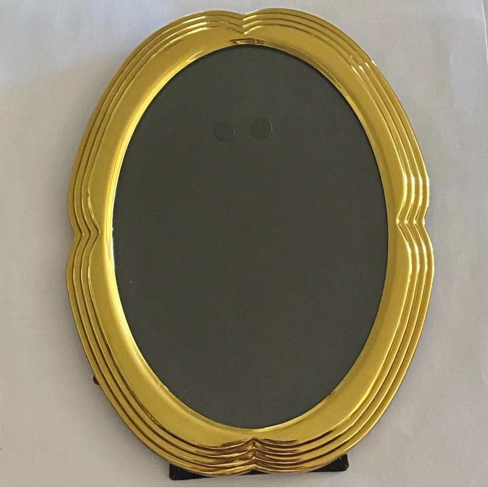 Vintage Picture Photo Frame Metal Brass Free Standing Wall Hanging 5” x 7” Oval